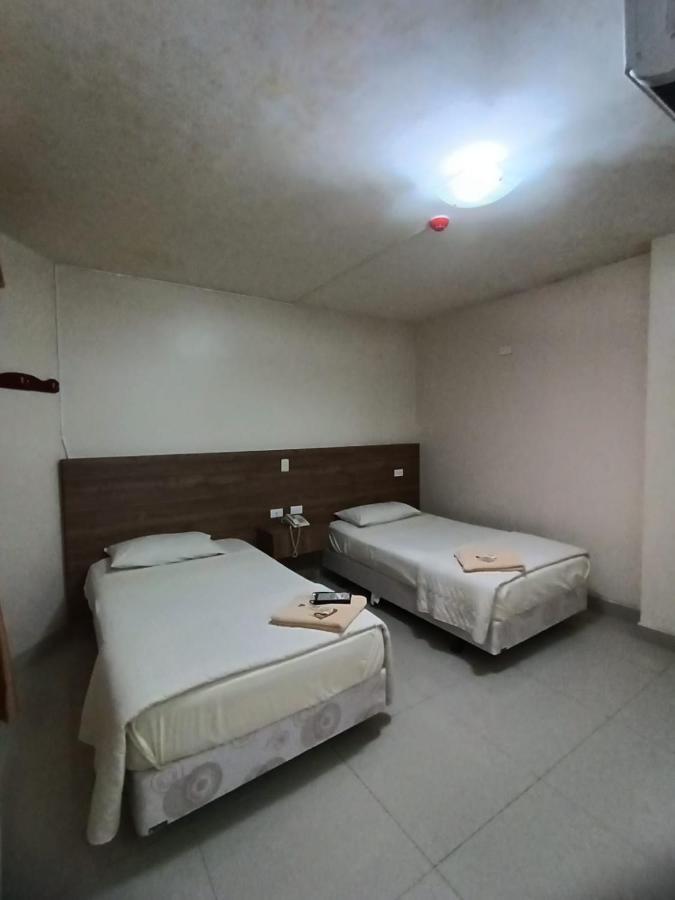 Hotel Quezada Hermanos 圣多明各德洛斯科罗拉多斯 外观 照片