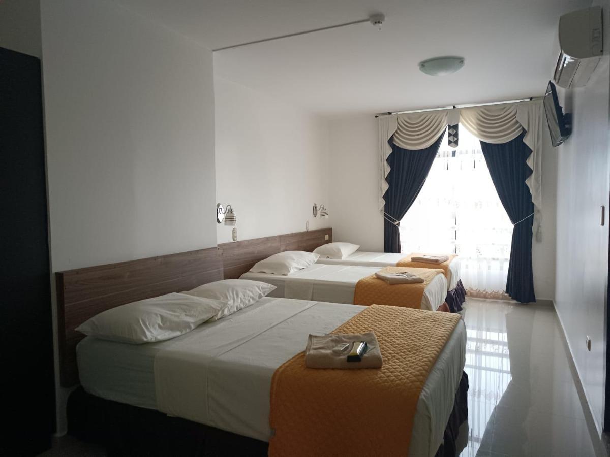 Hotel Quezada Hermanos 圣多明各德洛斯科罗拉多斯 外观 照片