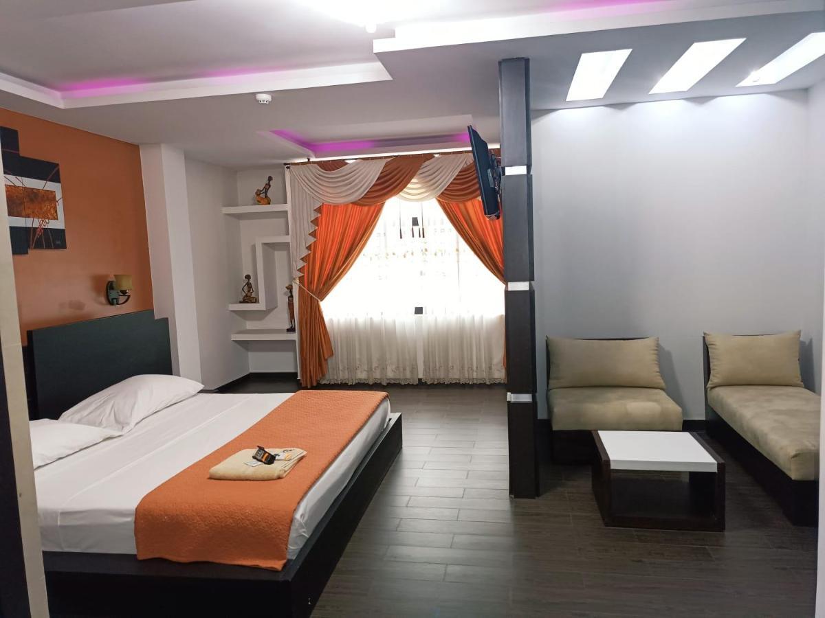 Hotel Quezada Hermanos 圣多明各德洛斯科罗拉多斯 外观 照片
