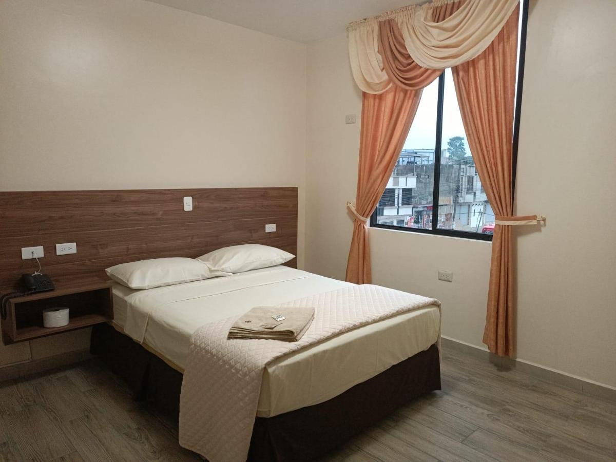 Hotel Quezada Hermanos 圣多明各德洛斯科罗拉多斯 外观 照片