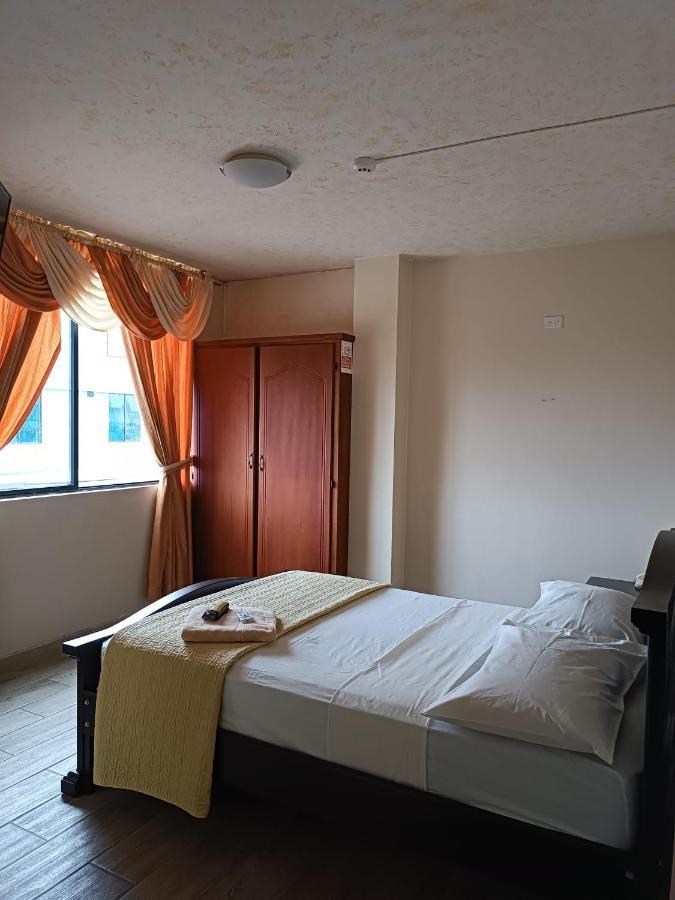 Hotel Quezada Hermanos 圣多明各德洛斯科罗拉多斯 外观 照片