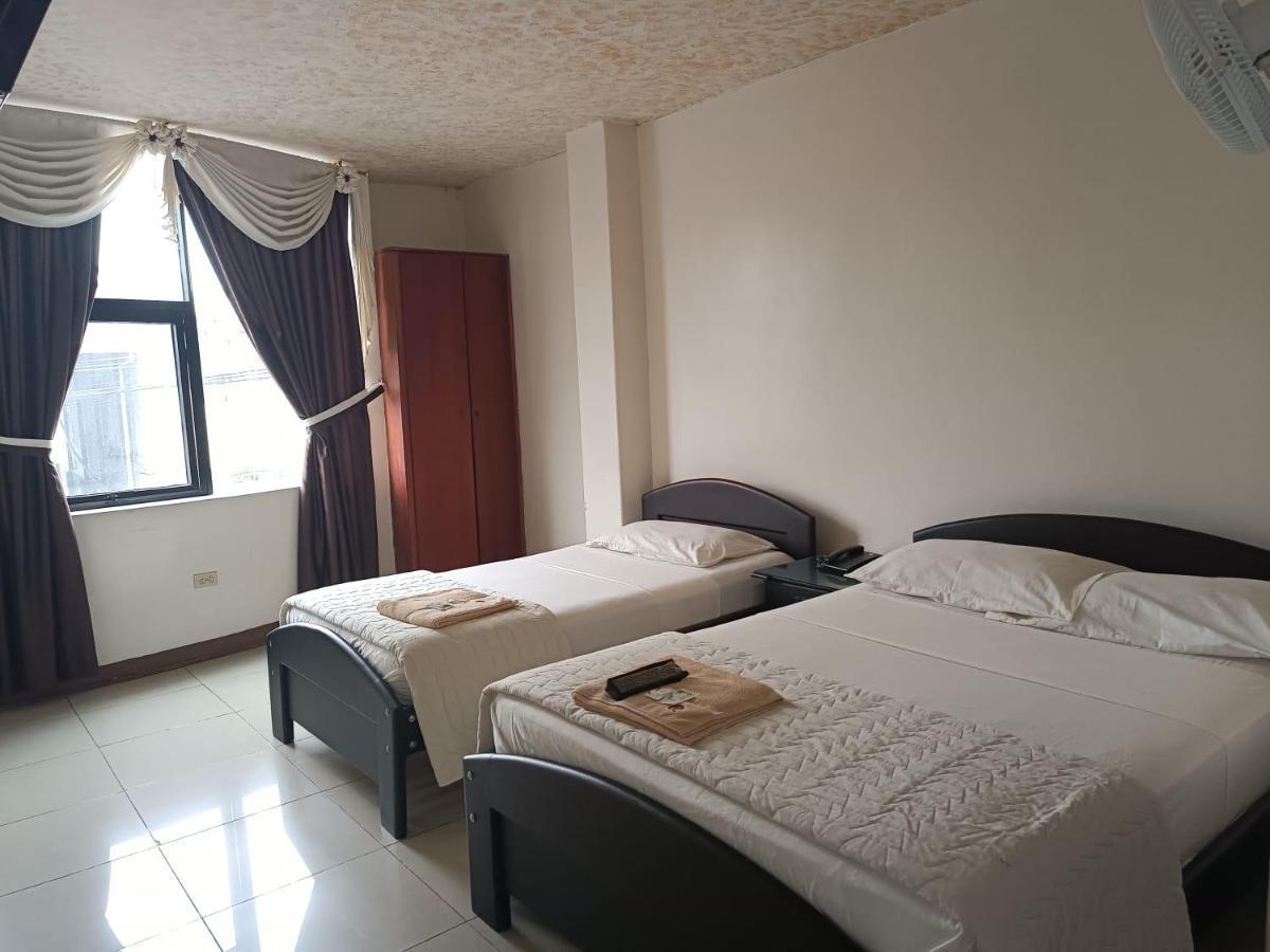 Hotel Quezada Hermanos 圣多明各德洛斯科罗拉多斯 外观 照片