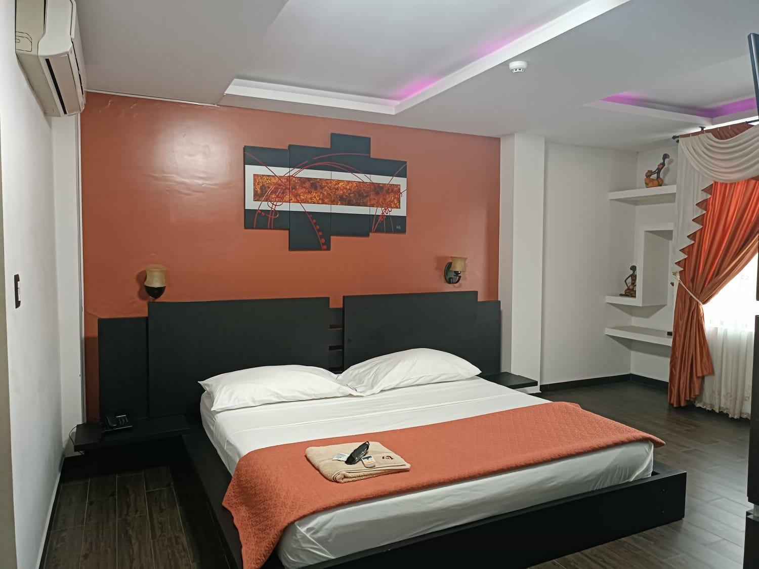 Hotel Quezada Hermanos 圣多明各德洛斯科罗拉多斯 外观 照片