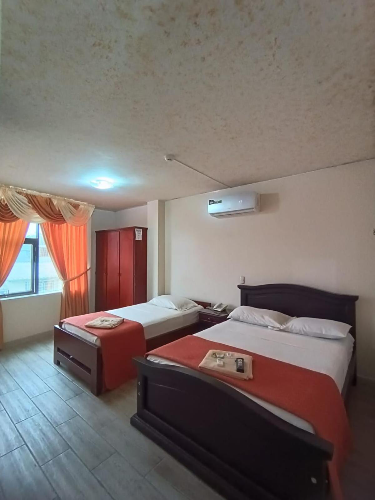 Hotel Quezada Hermanos 圣多明各德洛斯科罗拉多斯 外观 照片