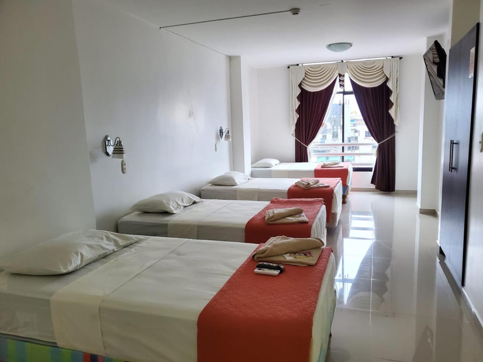 Hotel Quezada Hermanos 圣多明各德洛斯科罗拉多斯 外观 照片